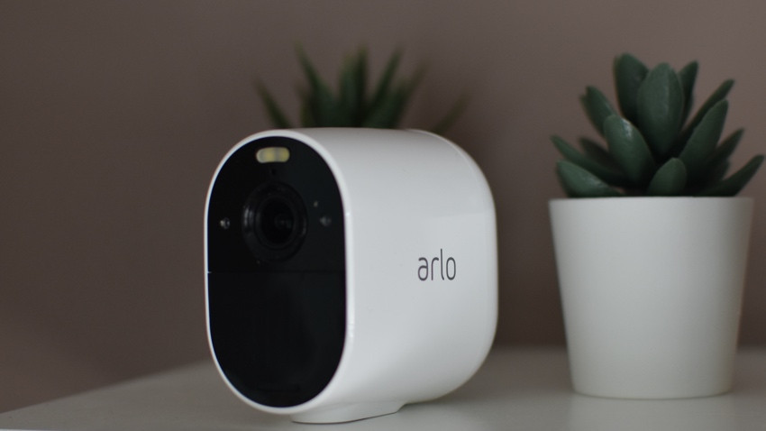 Parimad soodsad koduvalvekaamerad: odavad kaamerad teie maja valvamiseks